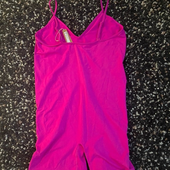 SKIMS Soft Smoothing Seamless Romper/Onesie - Picture 2 of 4